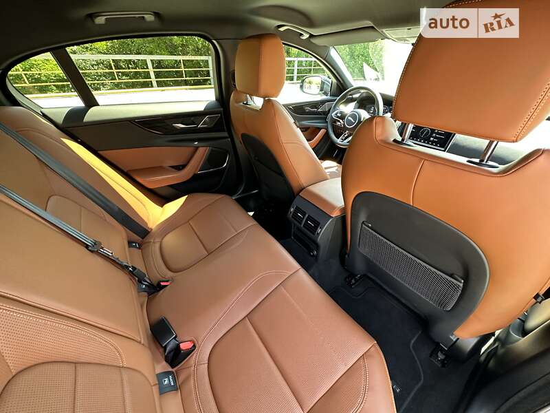 Седан Jaguar XE 2020 в Киеве