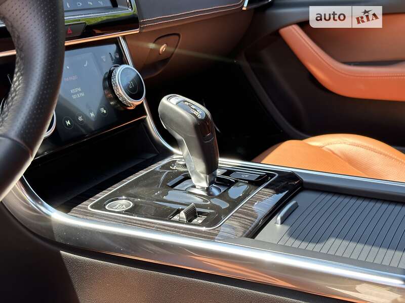 Седан Jaguar XE 2020 в Киеве