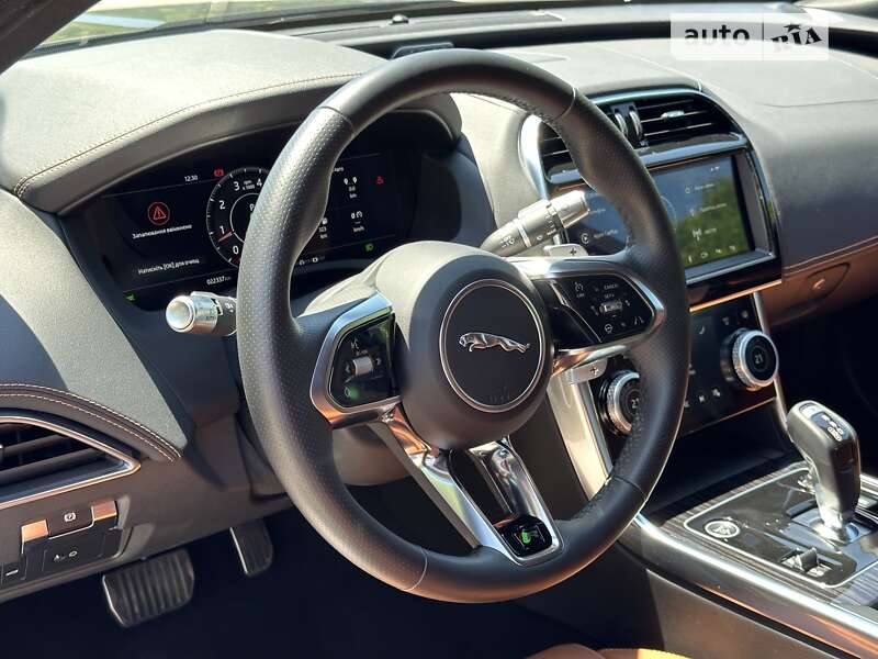 Седан Jaguar XE 2020 в Киеве