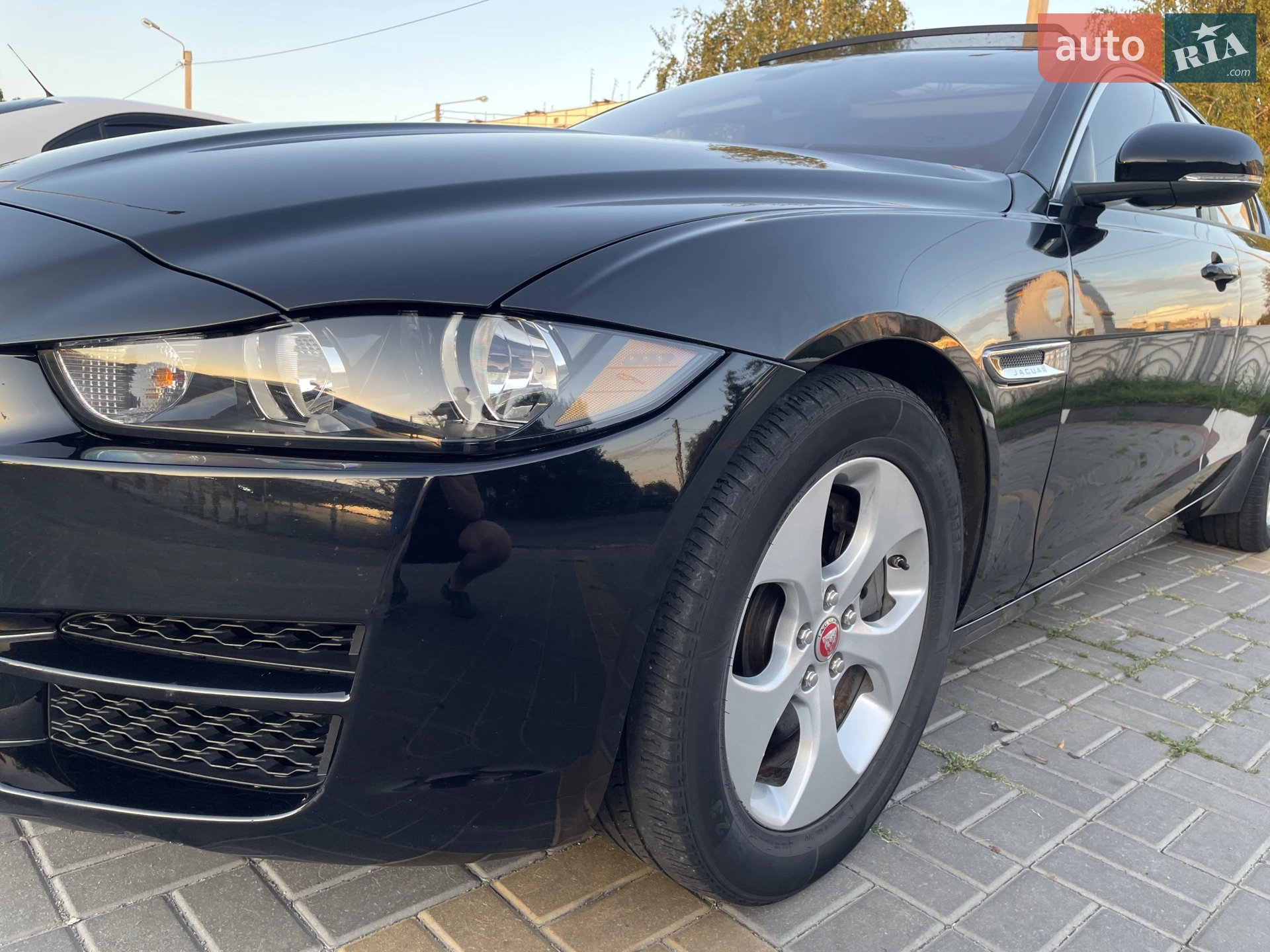 2017 Jaguar XE - мініатюра 4