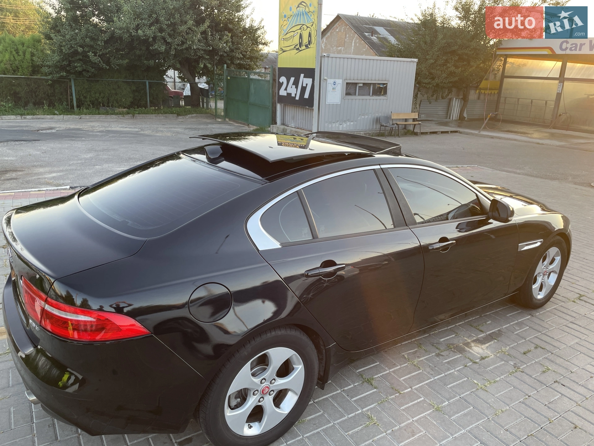 2017 Jaguar XE - мініатюра 9