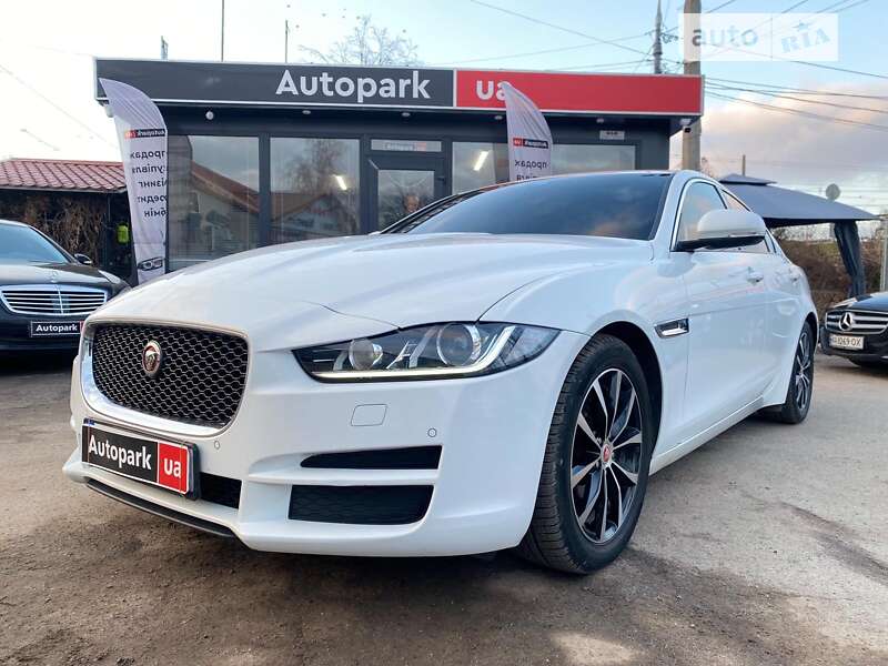 Седан Jaguar XE 2015 в Виннице