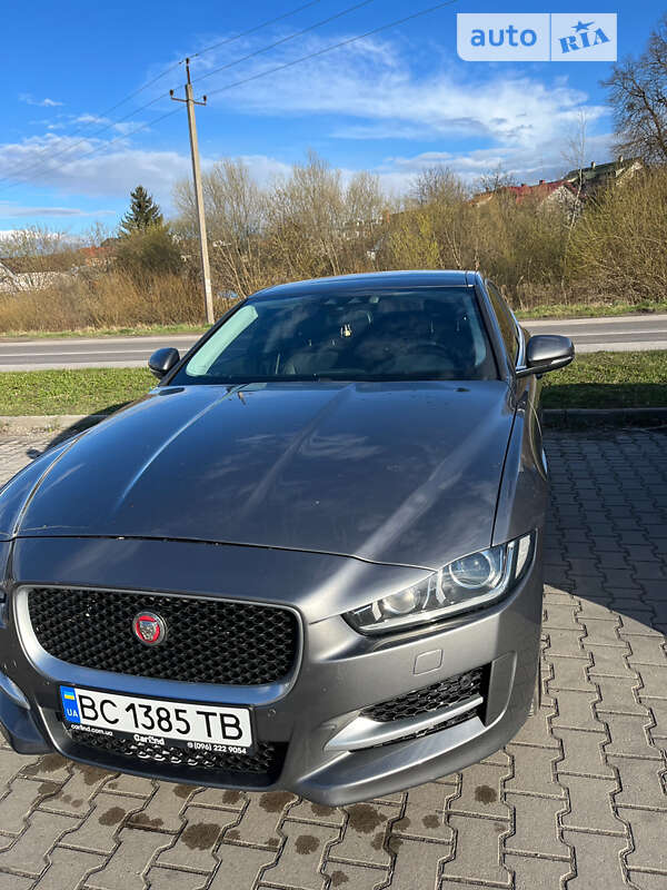 Седан Jaguar XE 2017 в Львове