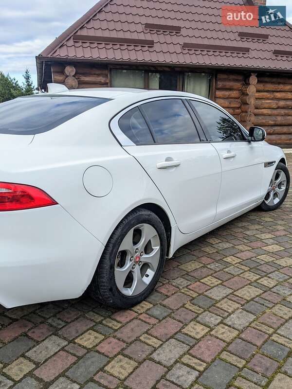 Седан Jaguar XE 2016 в Луцке