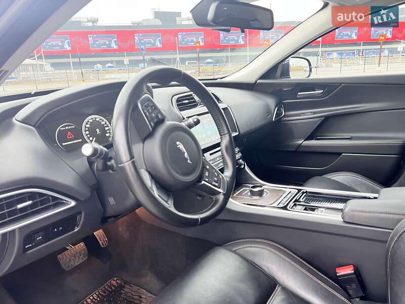 Седан Jaguar XE 2017 в Полтаве