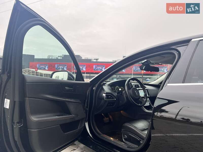 Седан Jaguar XE 2017 в Полтаве