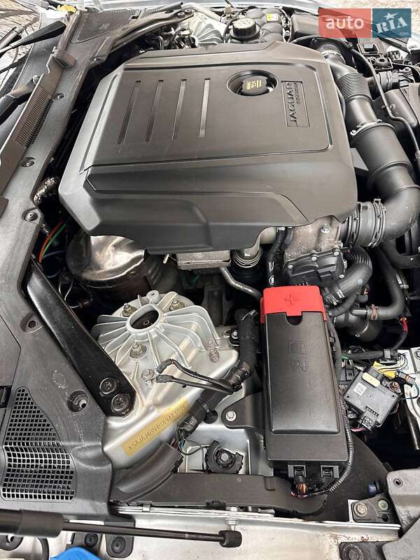 Седан Jaguar XE 2016 в Києві