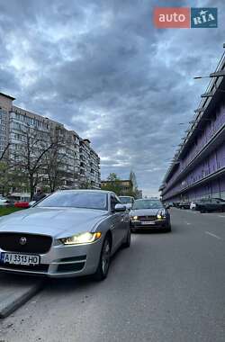 Седан Jaguar XE 2016 в 