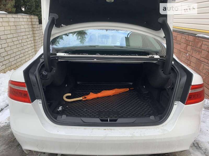 Седан Jaguar XE 2017 в Ивано-Франковске