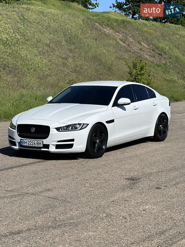 Jaguar XE 2015