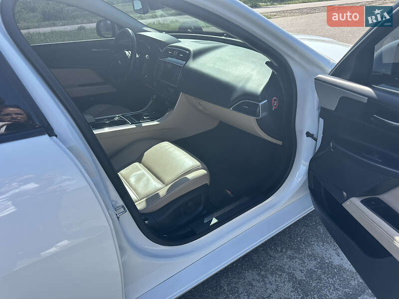 Седан Jaguar XE 2015 в Одессе