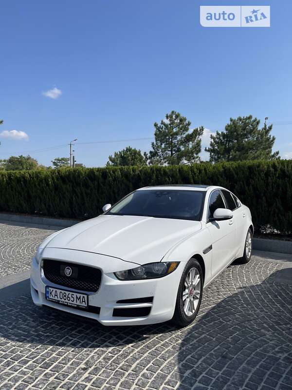 Седан Jaguar XE 2016 в Днепре