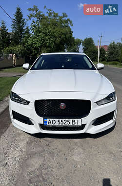 Седан Jaguar XE 2016 в Ужгороді