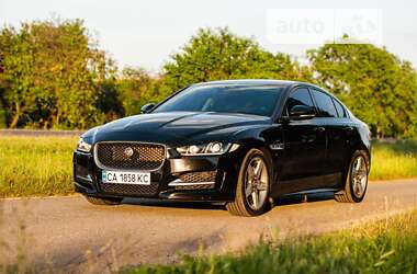 Седан Jaguar XE 2015 в Киеве