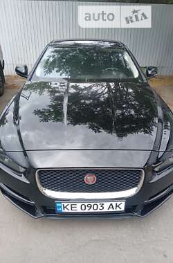 Седан Jaguar XE 2016 в 