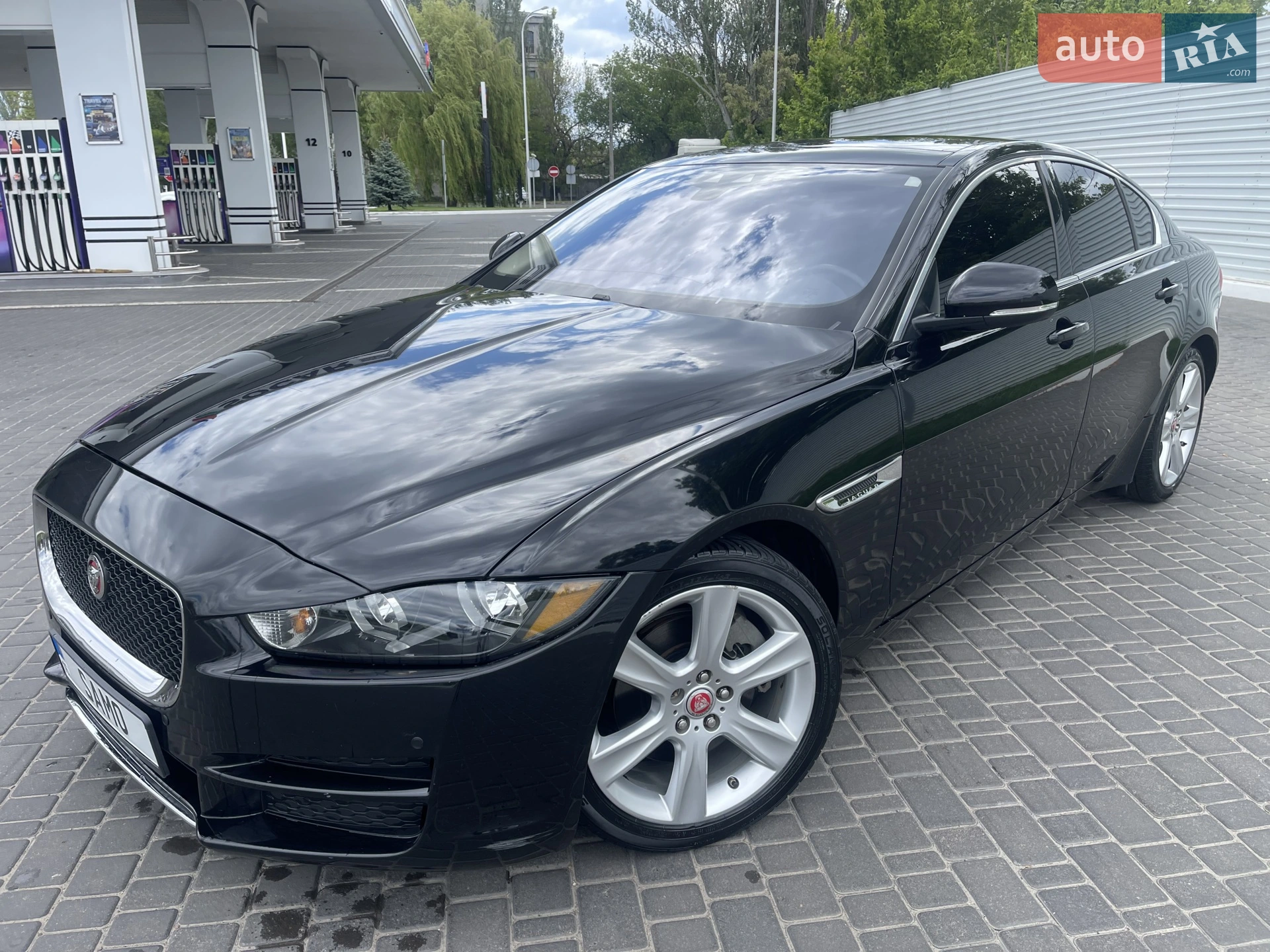 2016 Jaguar XE - мініатюра 4