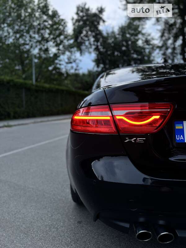 Седан Jaguar XE 2016 в Києві