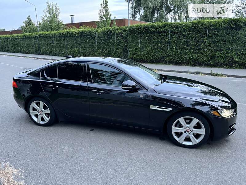 Седан Jaguar XE 2016 в Києві