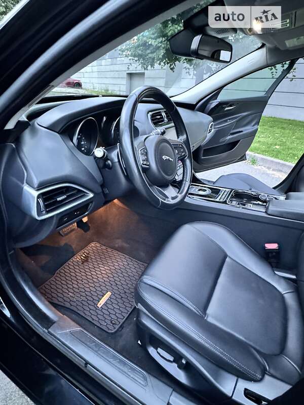 Седан Jaguar XE 2016 в Києві