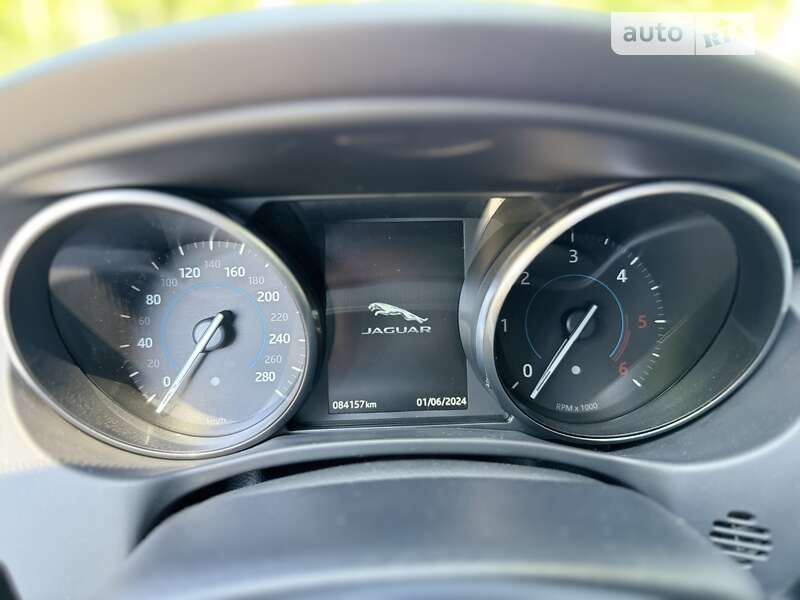 Седан Jaguar XE 2016 в Києві