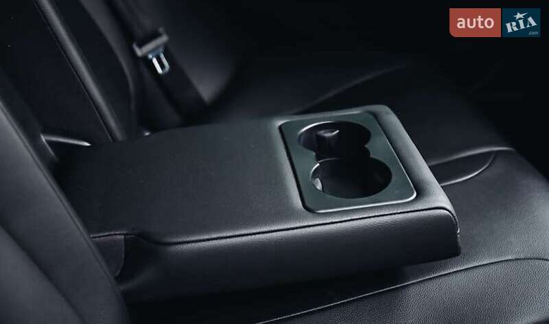 Седан Jaguar XE 2016 в Киеве фото 23 Седан Jaguar XE 2016 в Киеве