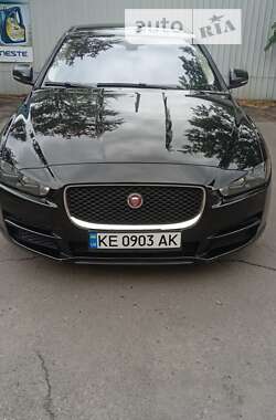 Седан Jaguar XE 2016 в 