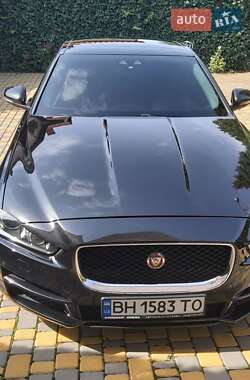 Седан Jaguar XE 2016 в 