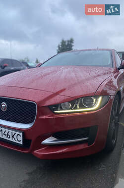 Седан Jaguar XE 2015 в 