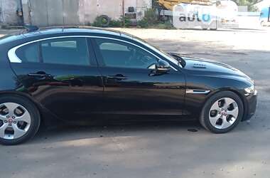 Седан Jaguar XE 2016 в 