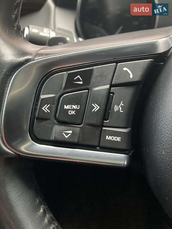 Седан Jaguar XE 2018 в Киеве