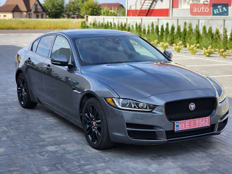 Седан Jaguar XE 2017 в Луцке