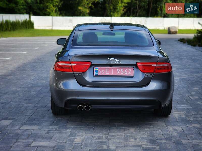 Седан Jaguar XE 2017 в Луцке