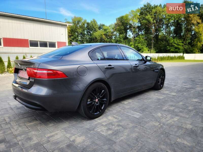 Седан Jaguar XE 2017 в Луцке