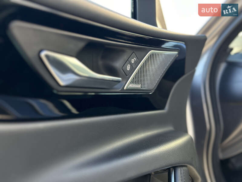 Седан Jaguar XE 2020 в Львове