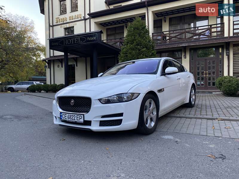 Седан Jaguar XE 2018 в Черновцах