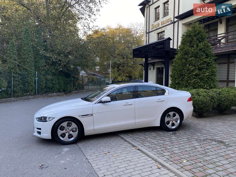 Седан Jaguar XE 2018 в Черновцах