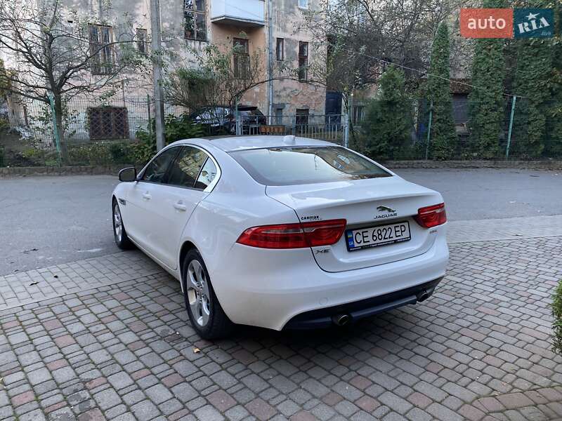 Седан Jaguar XE 2018 в Черновцах