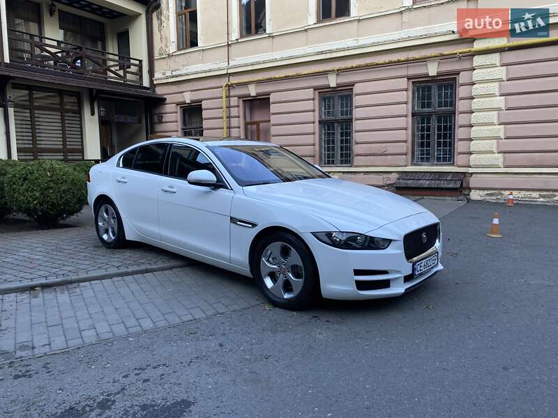 Седан Jaguar XE 2018 в Черновцах