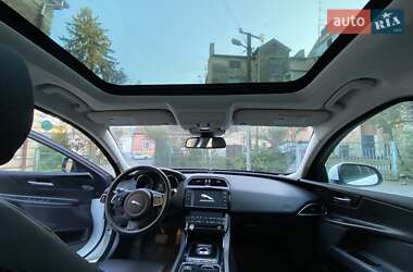 Седан Jaguar XE 2018 в 