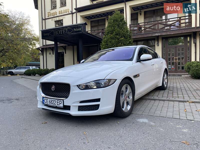 Седан Jaguar XE 2018 в Черновцах