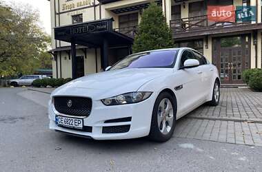 Седан Jaguar XE 2018 в 