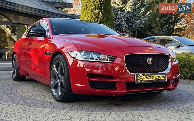 Седан Jaguar XE 2018 в Львове