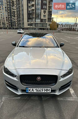 Седан Jaguar XE 2016 в Киеве