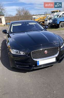 Седан Jaguar XE 2018 в 