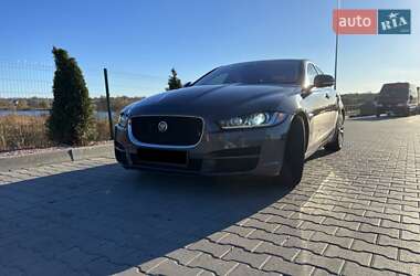 Седан Jaguar XE 2017 в Виннице