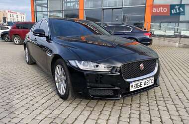 Седан Jaguar XE 2015 в Львове