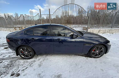 Седан Jaguar XE 2015 в Дніпрі