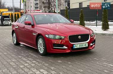 Седан Jaguar XE 2016 в 