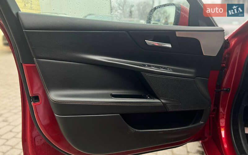 Седан Jaguar XE 2015 в Ивано-Франковске фото 8 Седан Jaguar XE 2015 в Ивано-Франковске