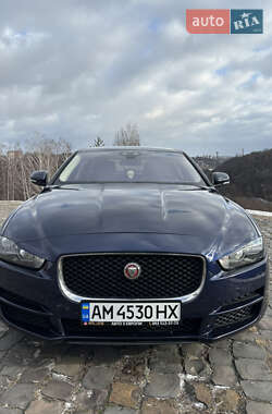 Седан Jaguar XE 2016 в 